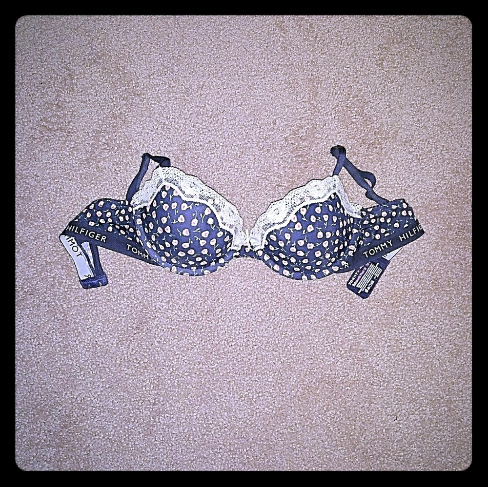 Tommy hilfiger bra.
